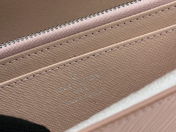 LVコピーウォレット着用イメージ